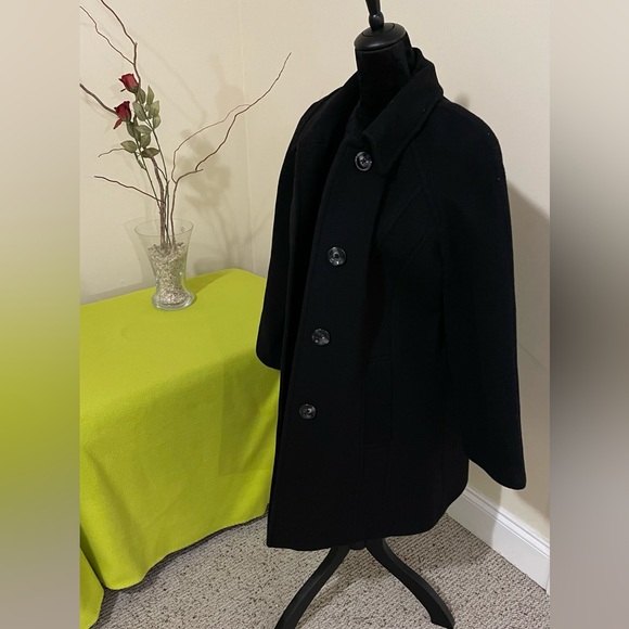 Black wool jacket with Sid pockets and buttons front - Picture 1 of 3